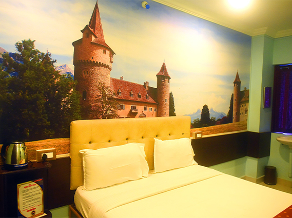 Elegant double room with modern amenities at a cheap hotel near Trichy railway station