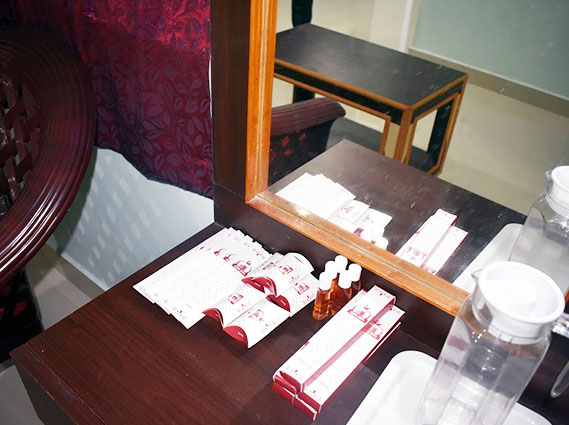Deluxe guest room with premium bedding and modern amenities, offering rooms near Trichy railway station.